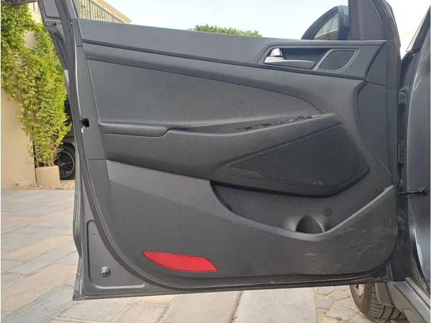 Car image 10