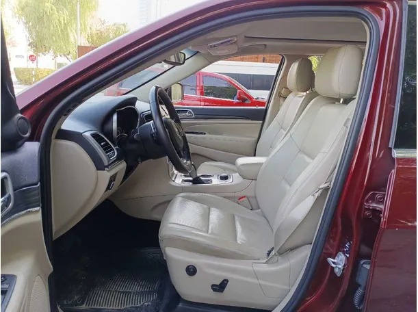 Car image 12