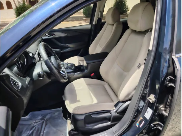 Car image 11