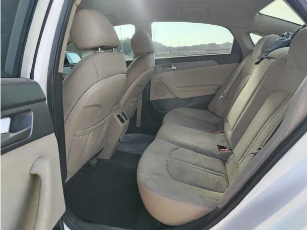 Car image 15
