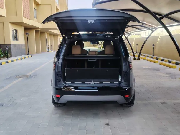 Car image 19