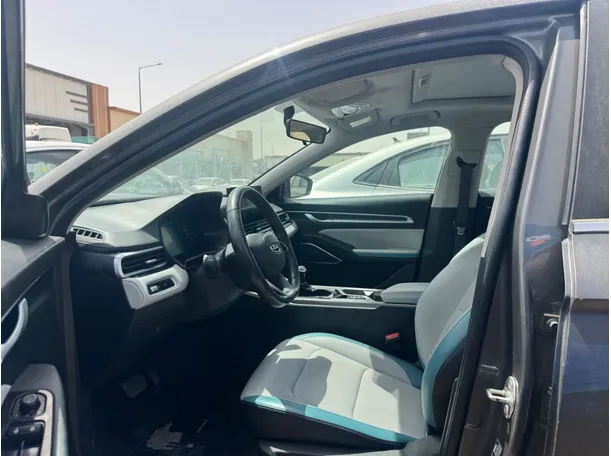 Car image 9