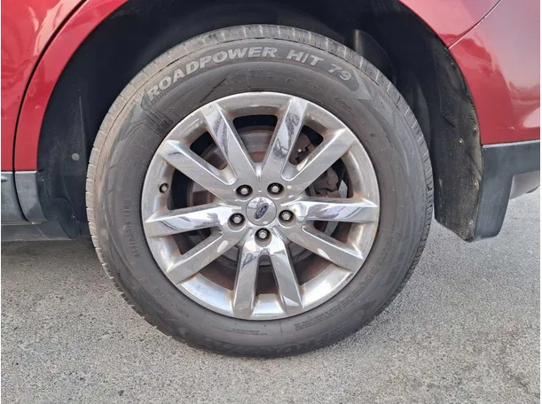 Car image 9