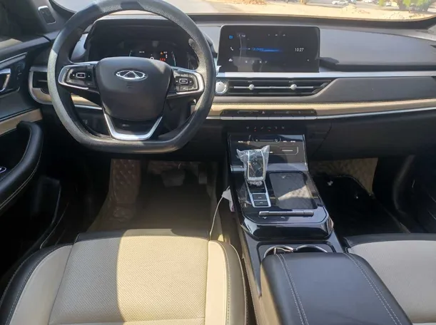 Car image 16