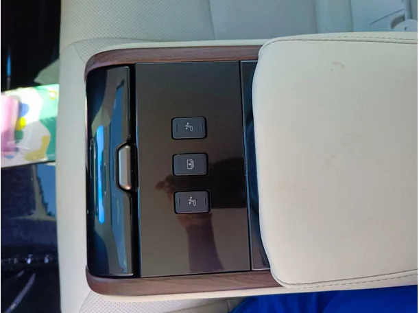 Car image 38
