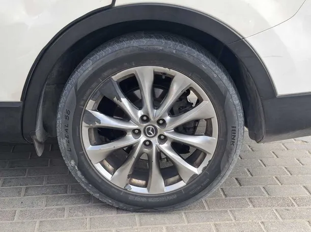 Car image 9
