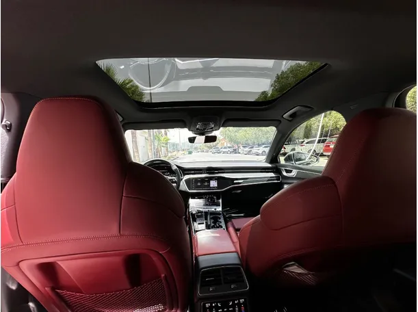 Car image 17