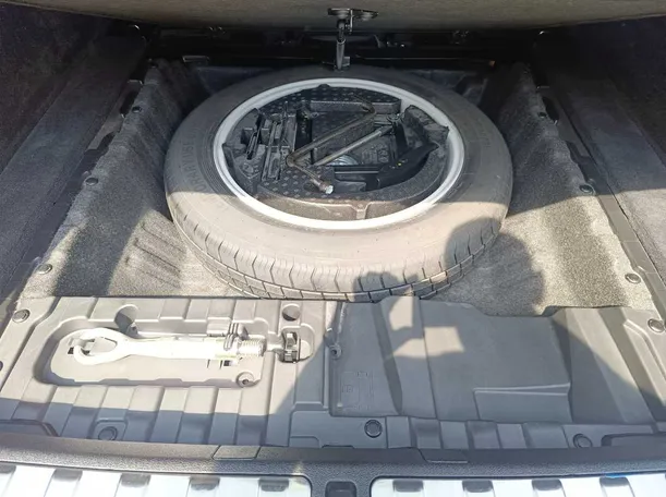 Car image 38