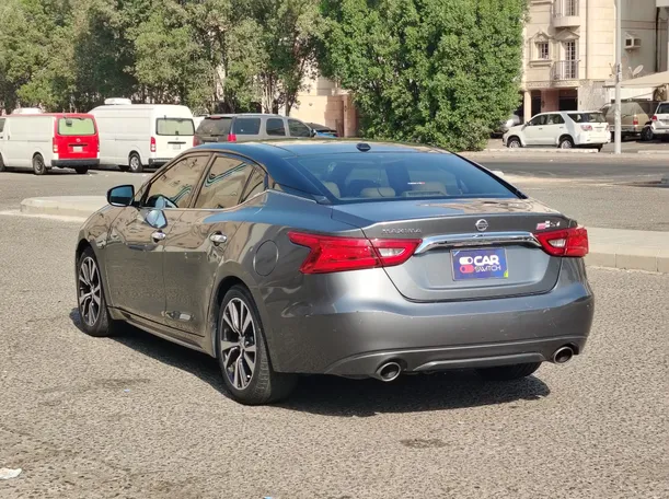 Car image 7
