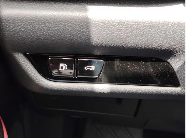 Car image 34