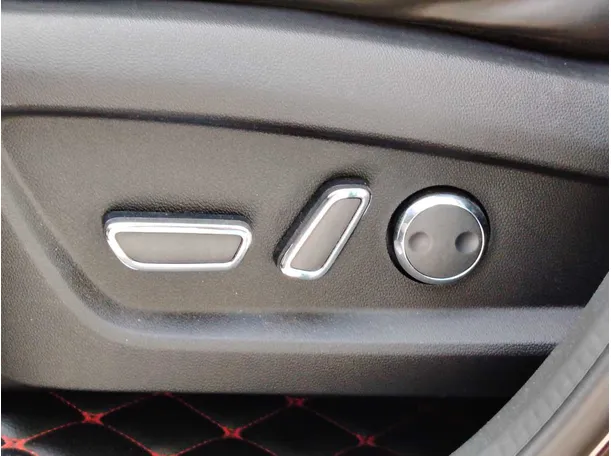 Car image 28