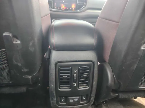 Car image 34