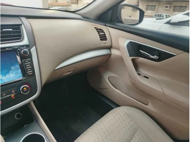 Car image 30