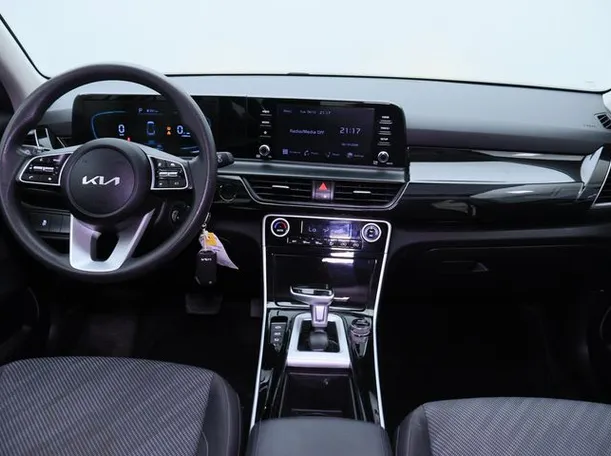 Car image 14