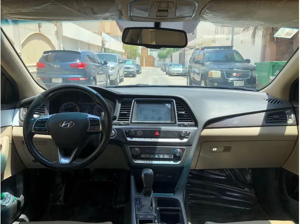 Car image 16