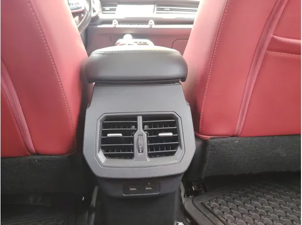 Car image 29