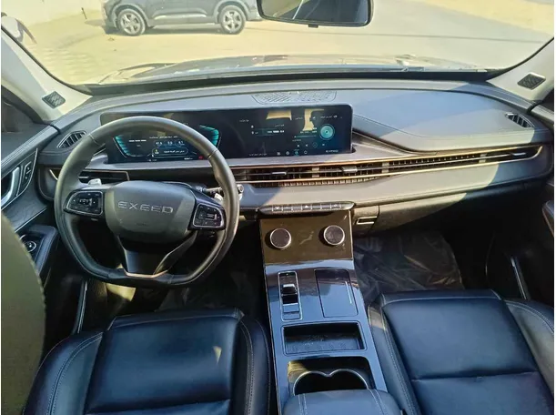 Car image 19