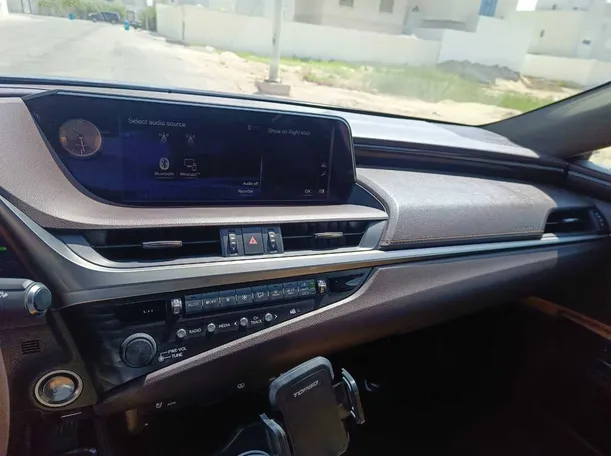 Car image 23