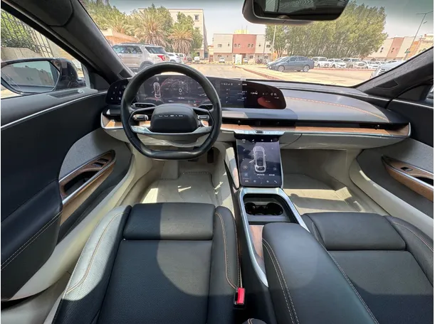 Car image 16