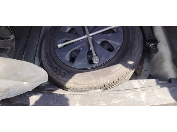 Car image 26