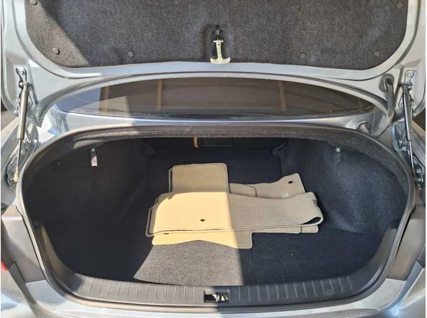 Car image 19