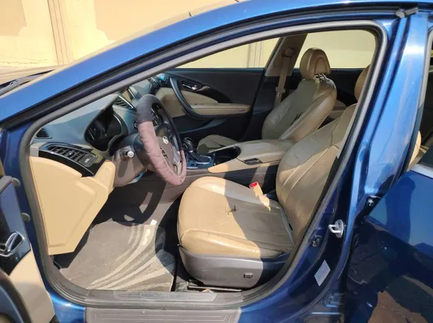 Car image 12