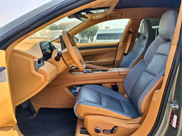 Car image 13