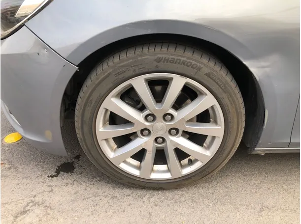 Car image 10