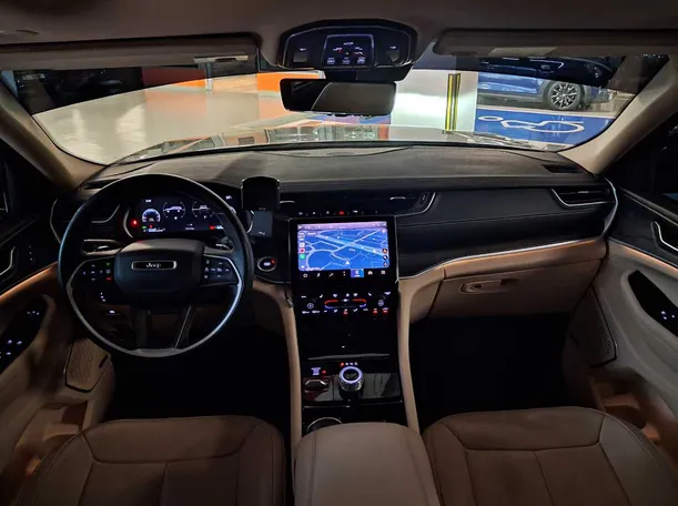 Car image 16