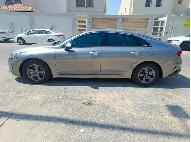 Car image 8
