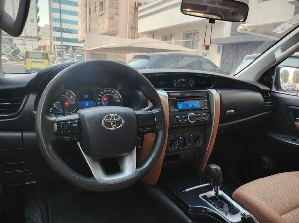 Car image 28