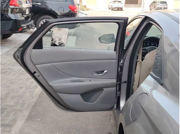 Car image 14