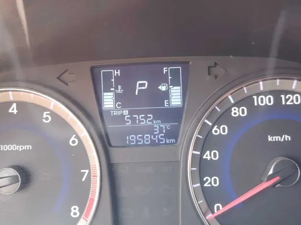 Car image 19