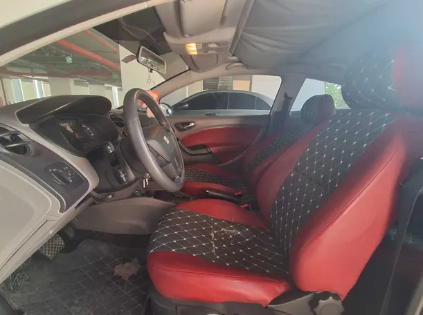 Car image 12