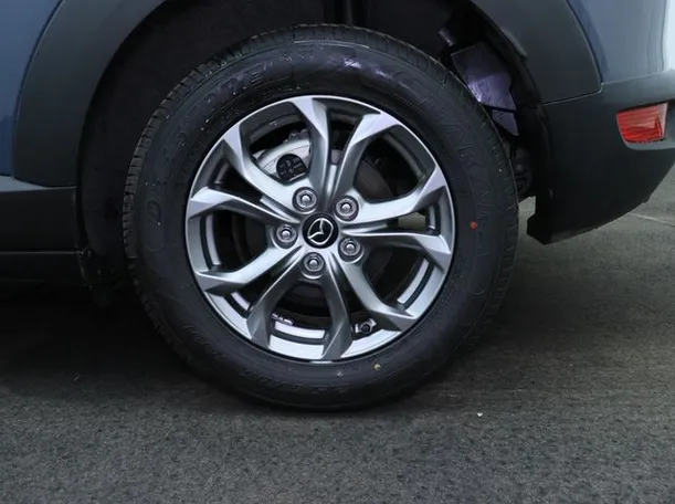 Car image 7
