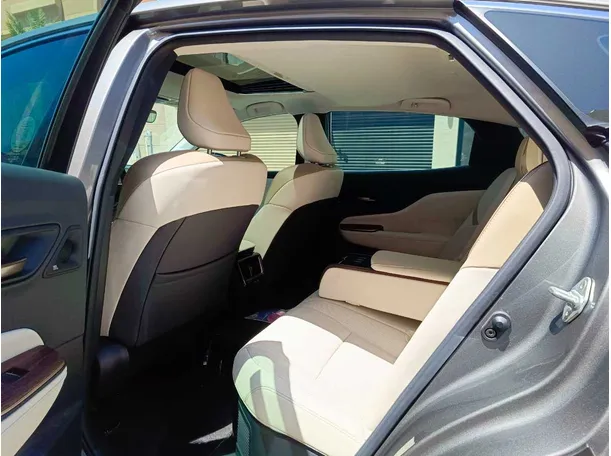 Car image 20