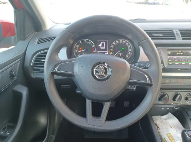 Car image 16
