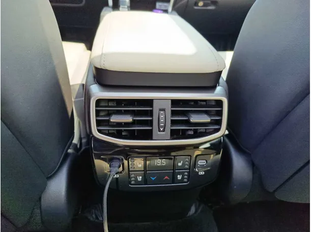 Car image 33