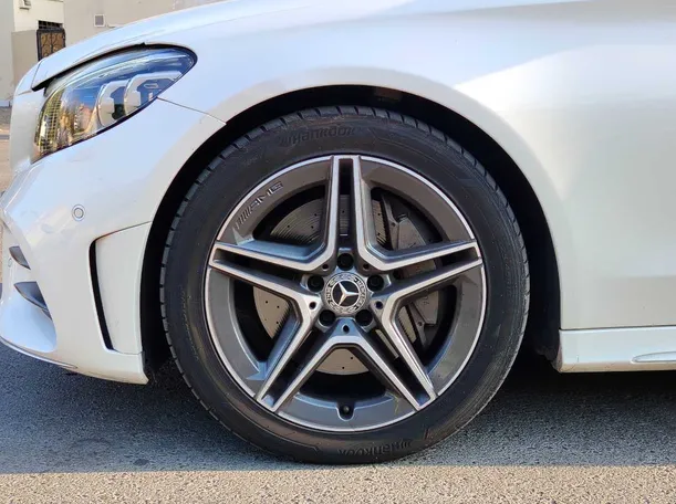 Car image 10