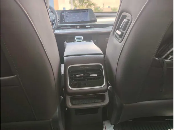 Car image 35