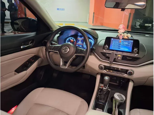 Car image 17