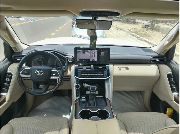 Car image 22