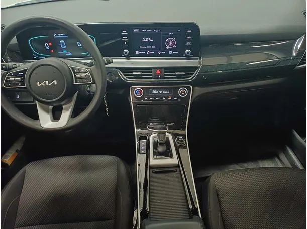 Car image 15