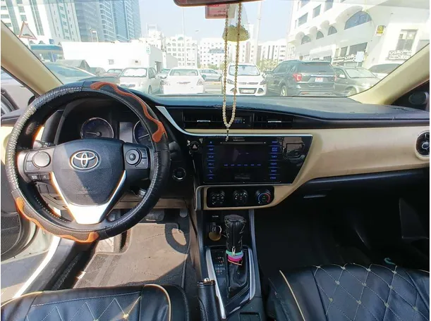 Car image 14