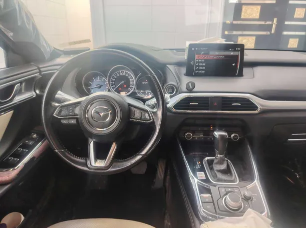 Car image 18