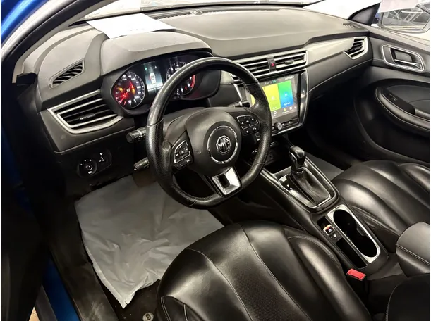 Car image 9