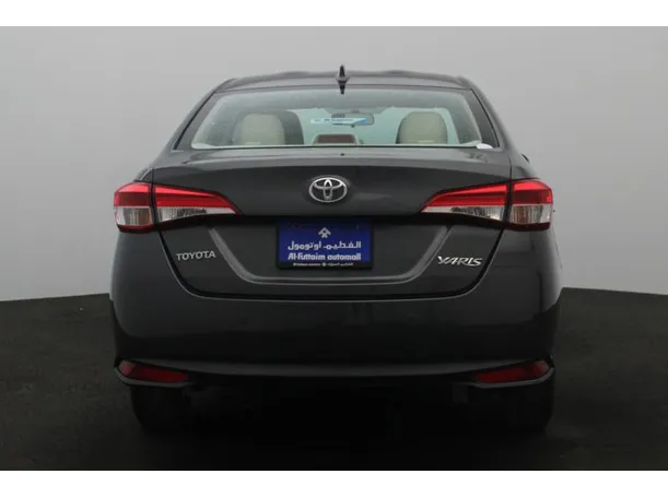 Car image 12