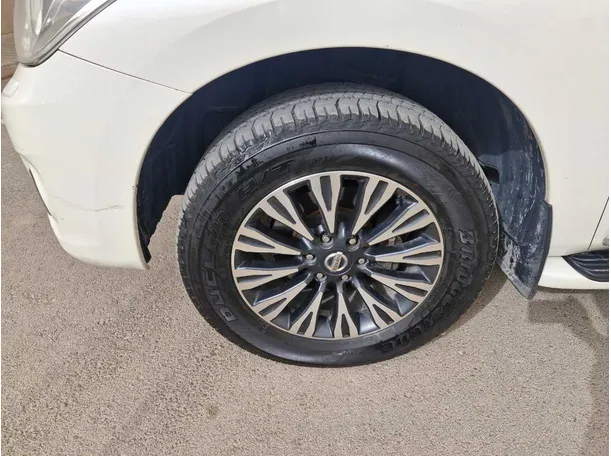 Car image 10