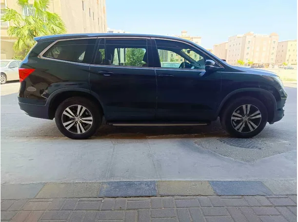Car image 4