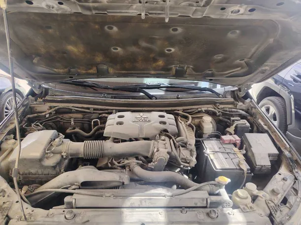 Car image 30